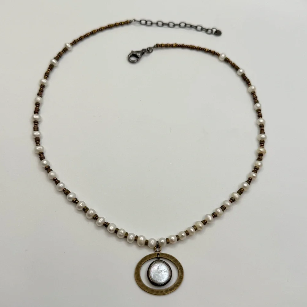 Beautiful Silpada Freshwater Pearl Beaded Necklace Circle Pendant Adjustable